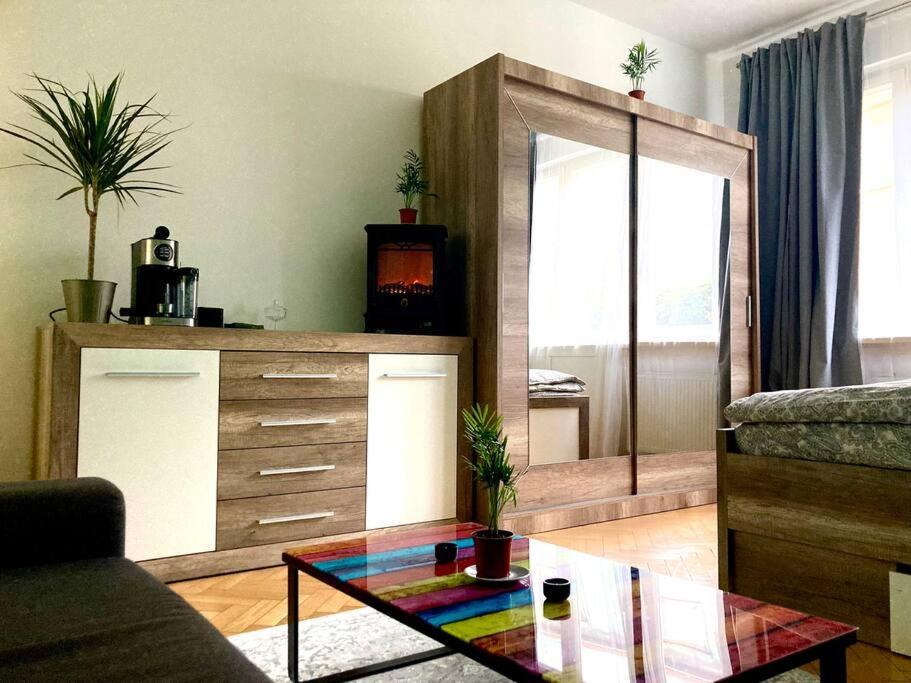 Ferienwohnung Sunny Flat In Center Of Prag Exterior foto