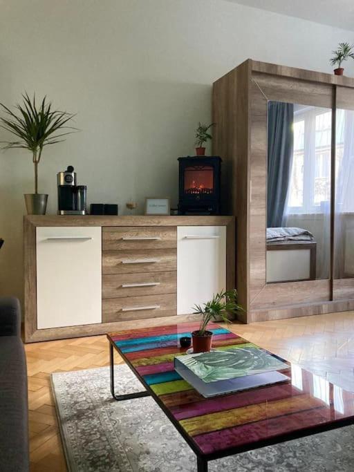 Ferienwohnung Sunny Flat In Center Of Prag Exterior foto